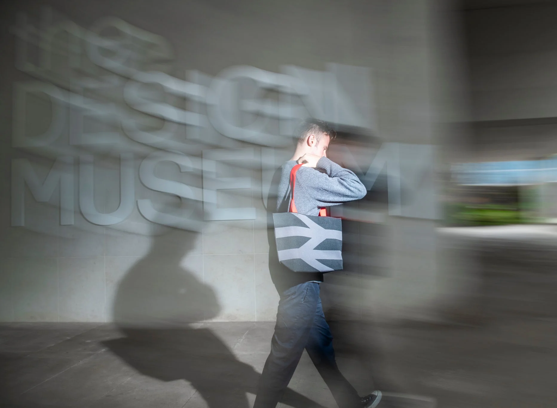 Double Arrow Rail Logo Bag by the Design Museum - Image 5